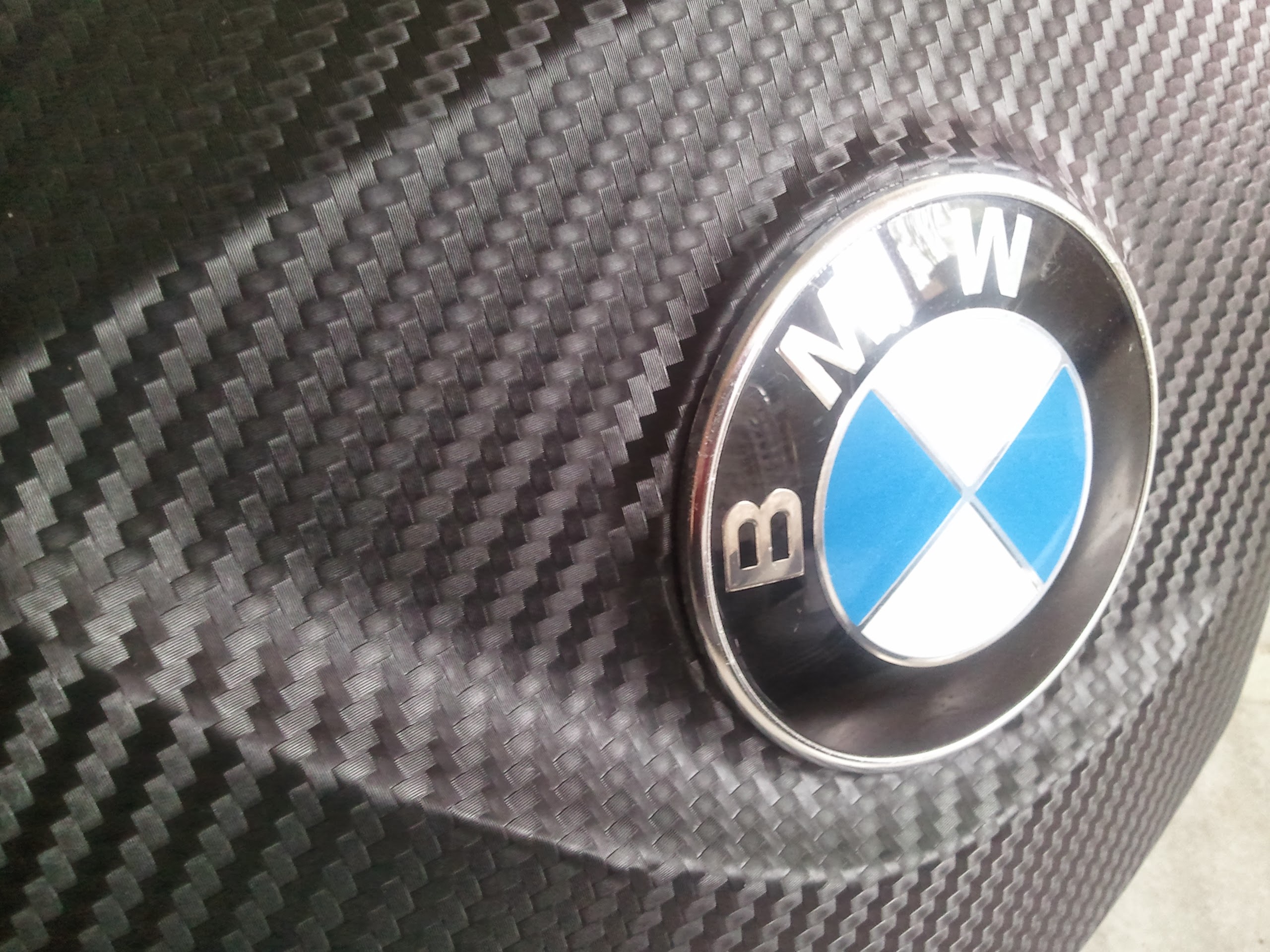 BMW motor dekor 3M karbonfóliával